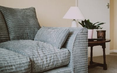 Meubels laten stofferen: waarom en hoeveel kost het?